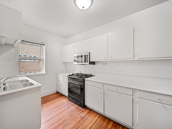 2nd image of 721 Foster St APT 2W