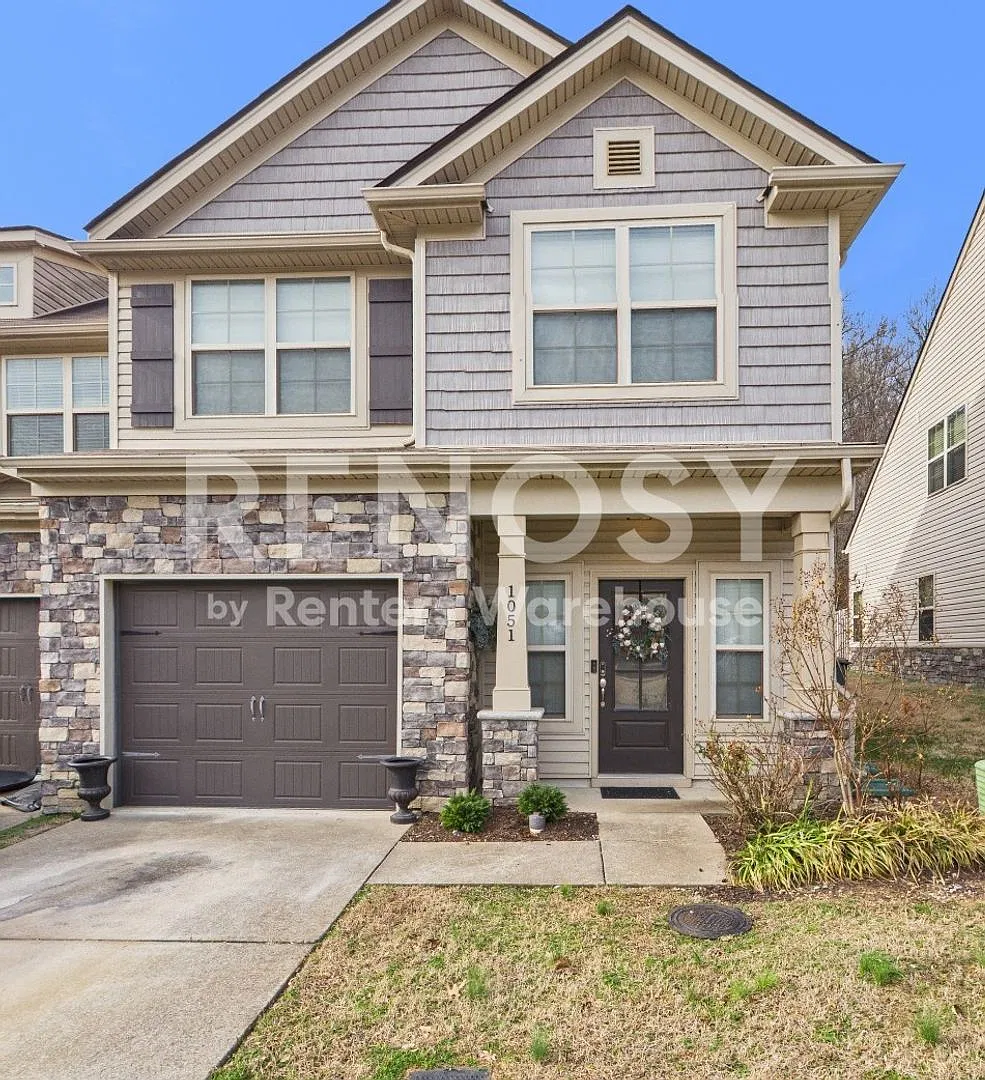 Available November 1st 3 Bedroom 3 Bath Townhouse in Medina — Photo 1
