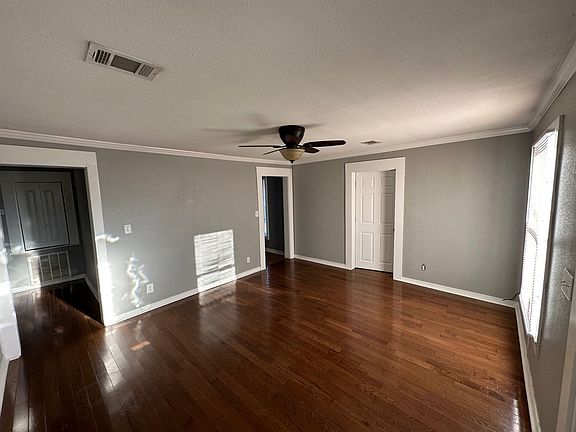 3rd image of 910 N 2nd St