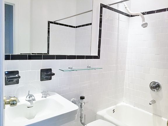 5th image of 20 E 80th St APT 3A