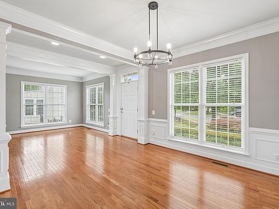 3rd image of 10810 Valley Falls Ct