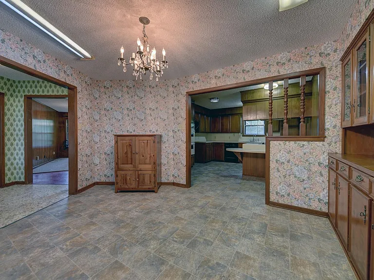 915 Farmers Rd — Photo 14