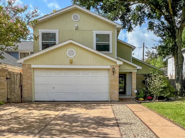 9807 Oak Point Dr, Houston, TX 77055