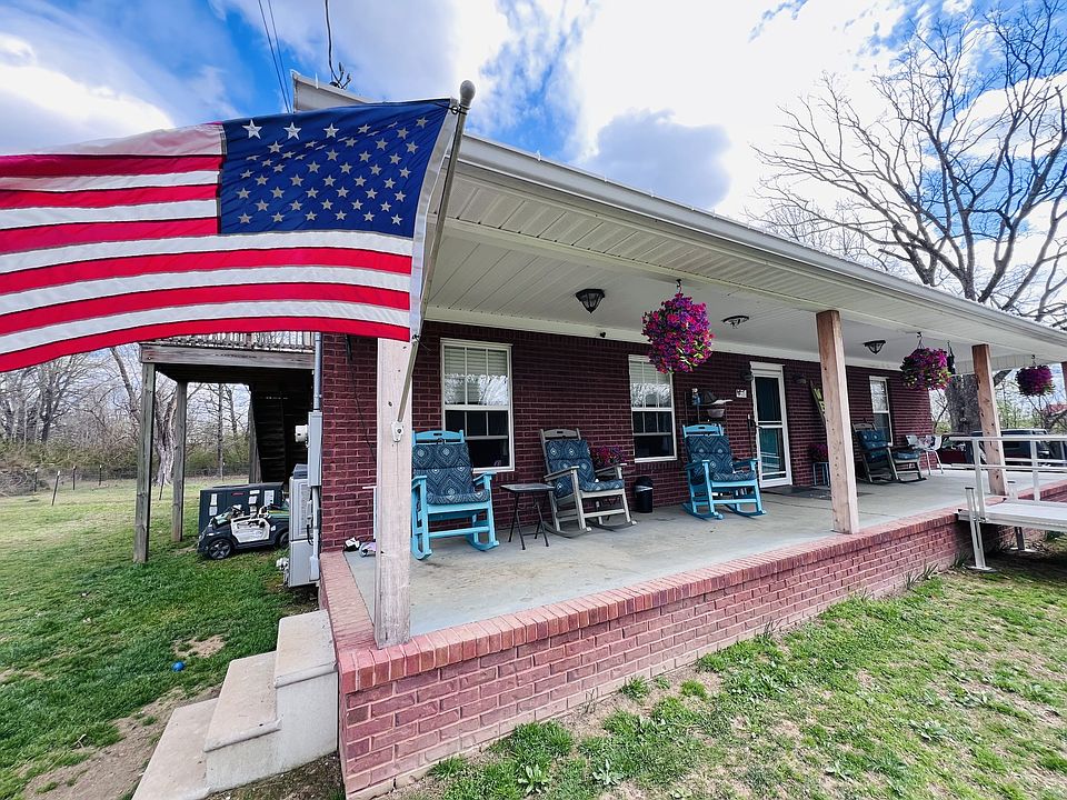 1st image of 690 Monument Rd