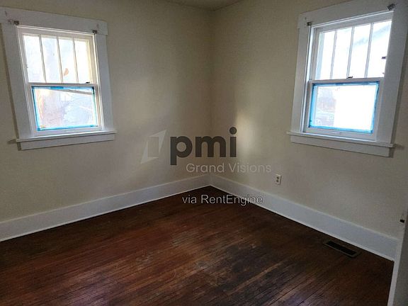 4th image of 725 W Center St
