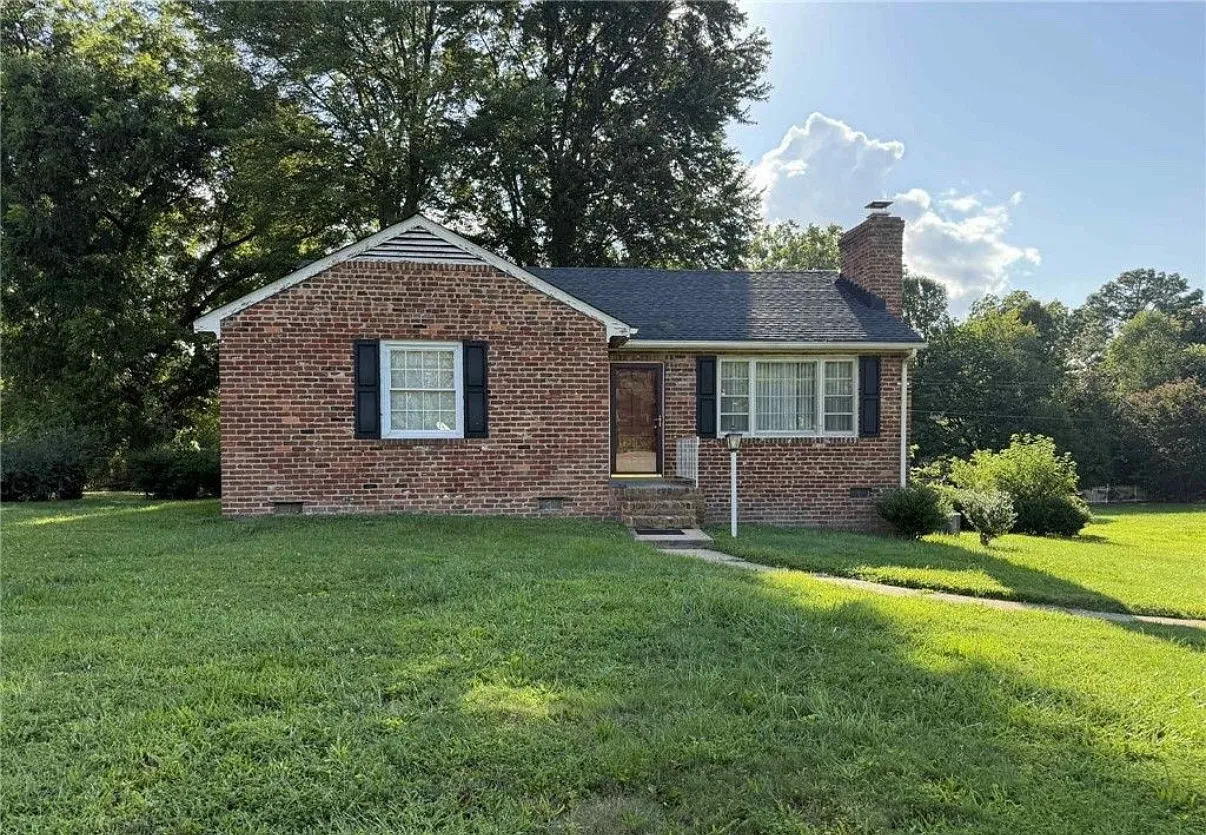 3 bed, 1254 sqft, $2,300 — Photo 1