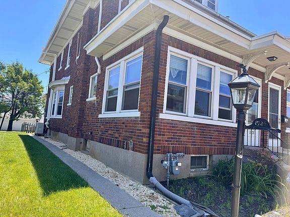 2nd image of 1926 W Green St