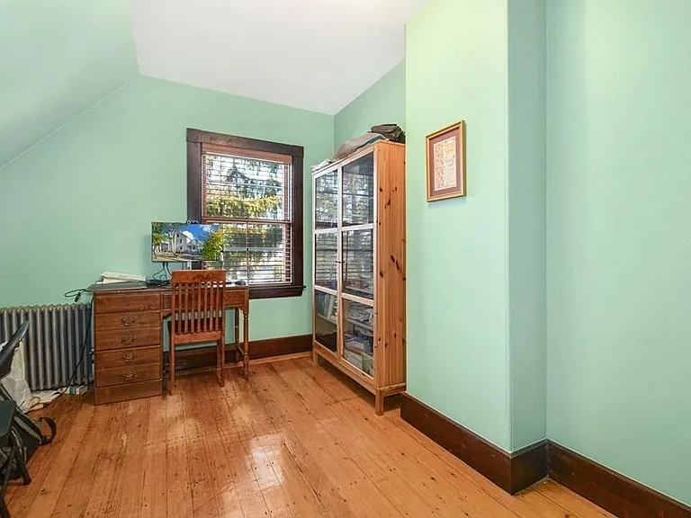 10 Middle St — Photo 10