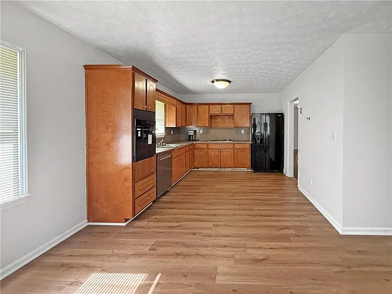 1668 Laurelwood Dr SW — Photo 8