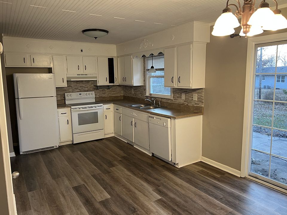 2nd image of 111 Edgewood Dr
