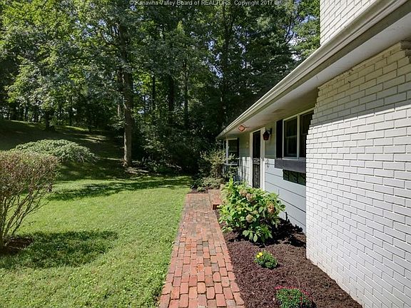 3rd image of 1643 Woodvale Dr