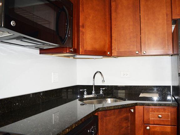 2nd image of 7728 N Ashland Ave APT 1D