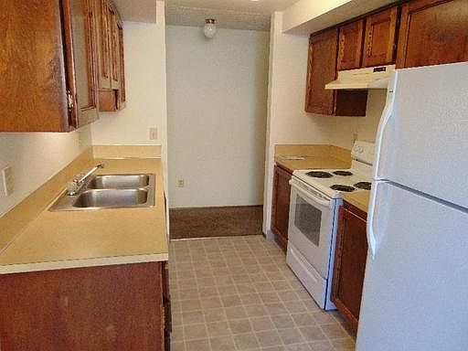 4th image of 806 NE 105th St