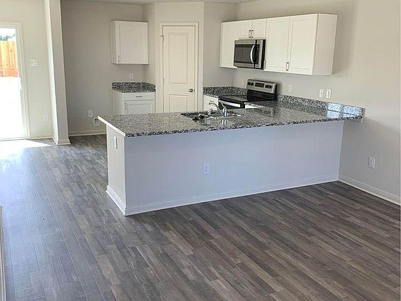 2nd image of 5568 Fox Bluff Dr
