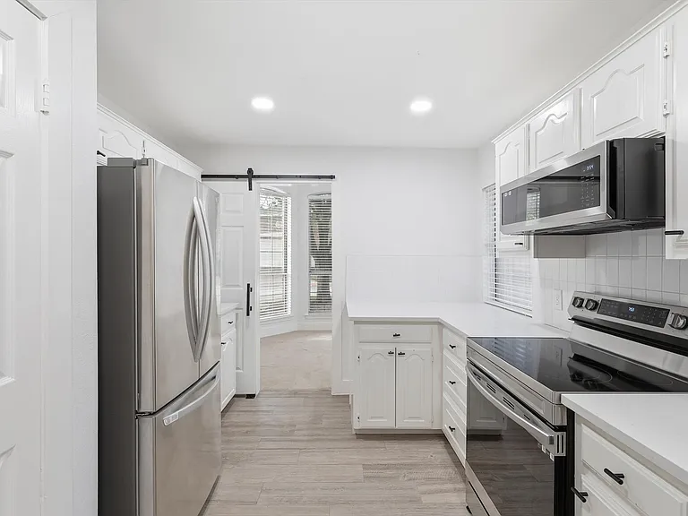 381 Arbor Ln — Photo 9