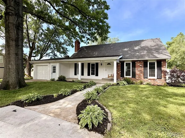 111 Holman St, Washington, MO 63090