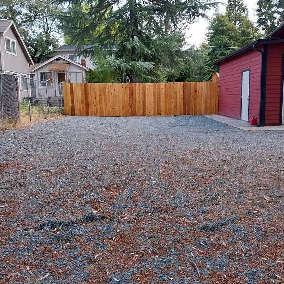 544 NW C St #B — Photo 2