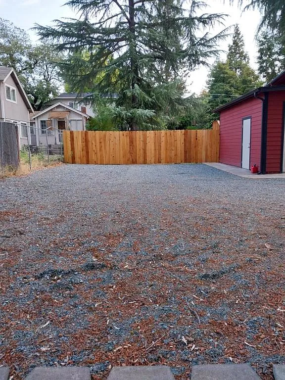 Photo 2 of 20 - 544 NW C St #B - Grants Pass, OR Building Photo - 544 NW C St #B