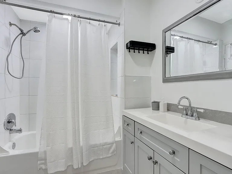 2426 SE 17th St #305 — Photo 17