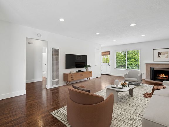 4th image of 361 E 18th St APT 4