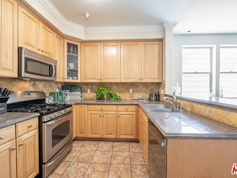 5254 Corteen Pl #10 — Photo 19