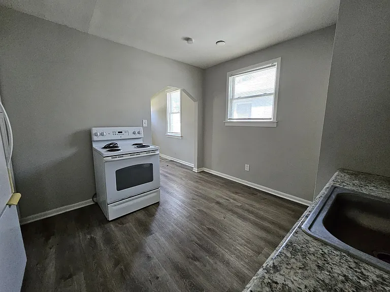 1627 N Gladstone Ave #1629 — Photo 6