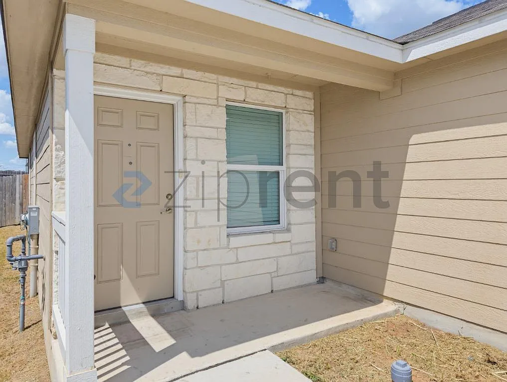3 bed, 1266 sqft, $1,900 — Photo 3