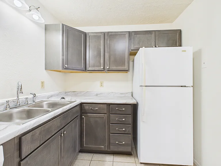 807 Frio Cir — Photo 20