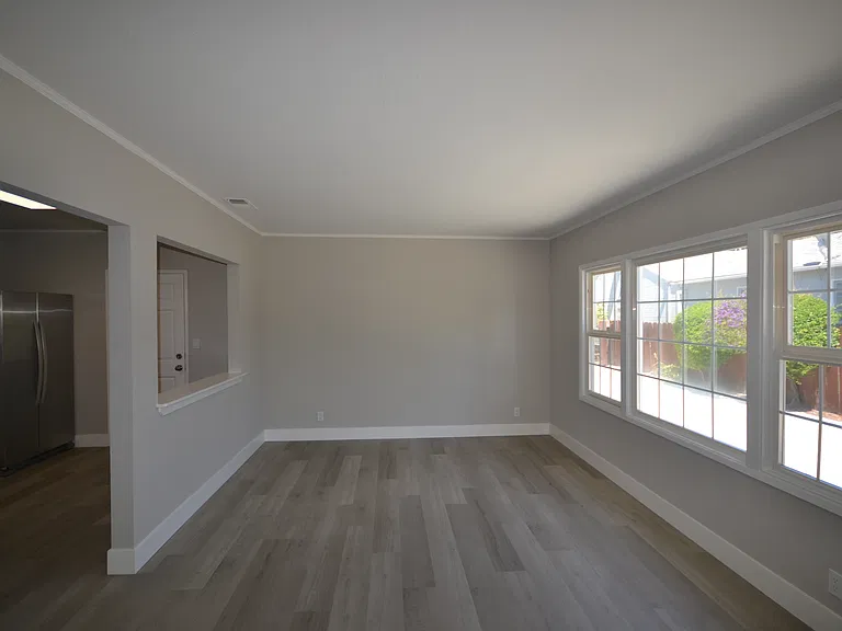 345 N Fremont St — Photo 4