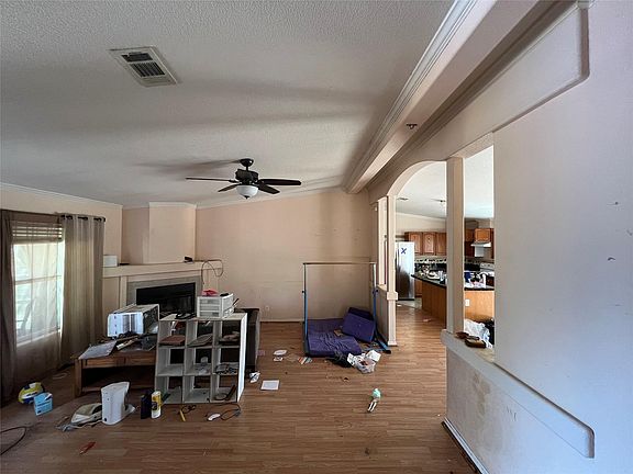 3rd image of 111 Road Runner Ln