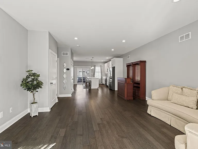 428 Hurst St — Photo 4