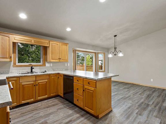 4th image of 1371 Haywood Ln