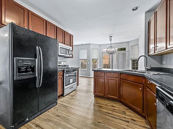 3rd image of 4914 Montauk Dr #4914