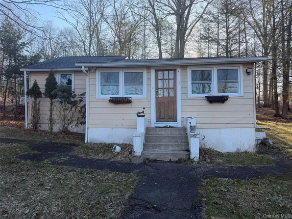 171 Lake Shore Dr, Shawangunk, NY 12566
