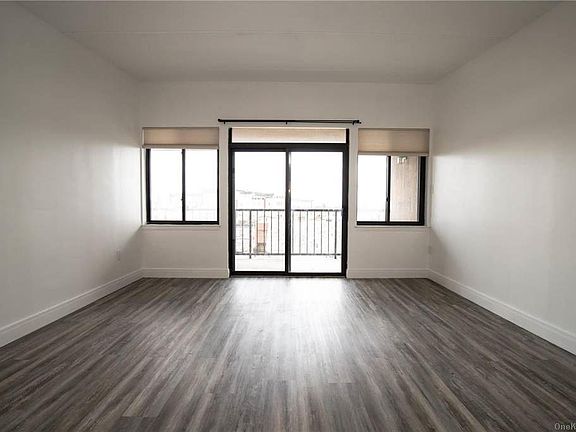 4th image of 142 Main St APT 4C