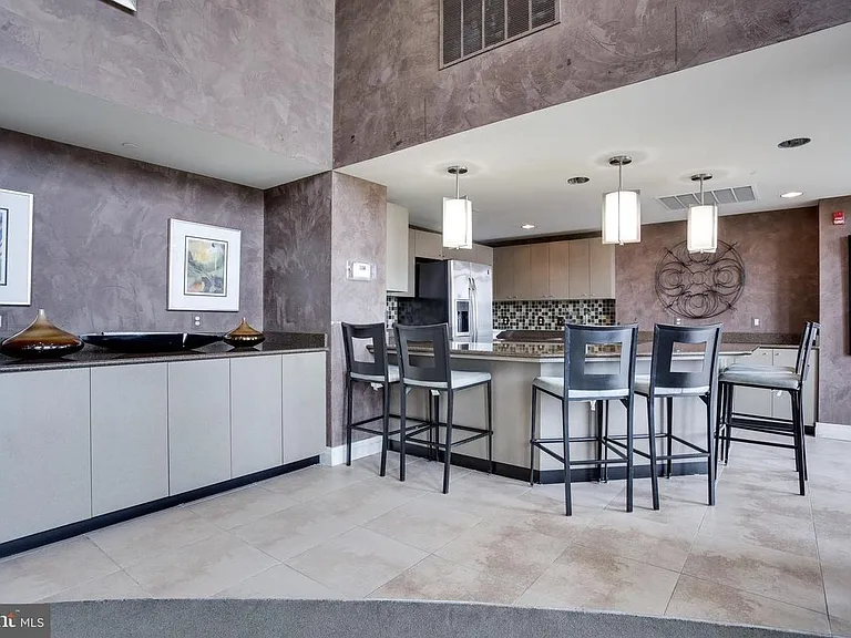 2451 Midtown Ave #16 — Photo 33