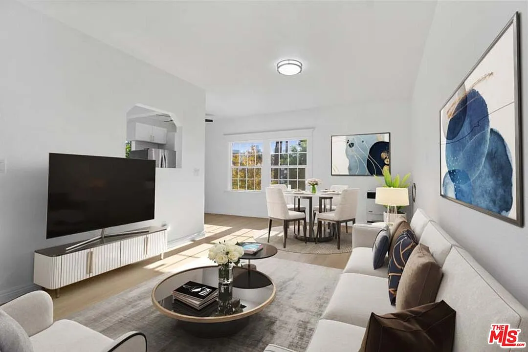 3 bed, 1.0 bath, 1105 sqft, $2,695 — Photo 3