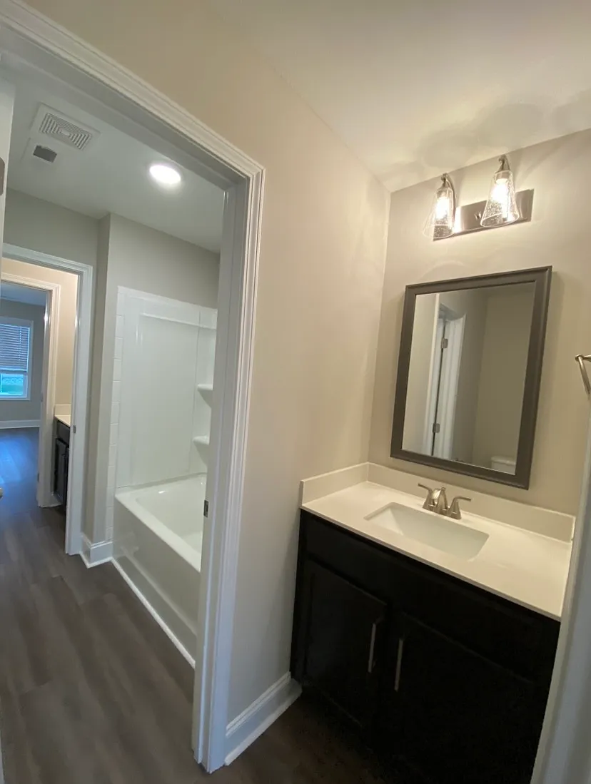1027 Glenkirk Drive - B — Photo 4