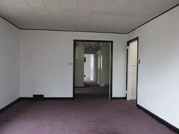 5th image of 135 E Plumstead Ave
