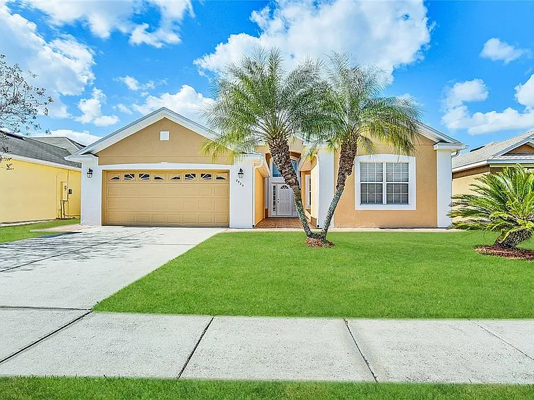 2920 Willow Creek Ln — Photo 1