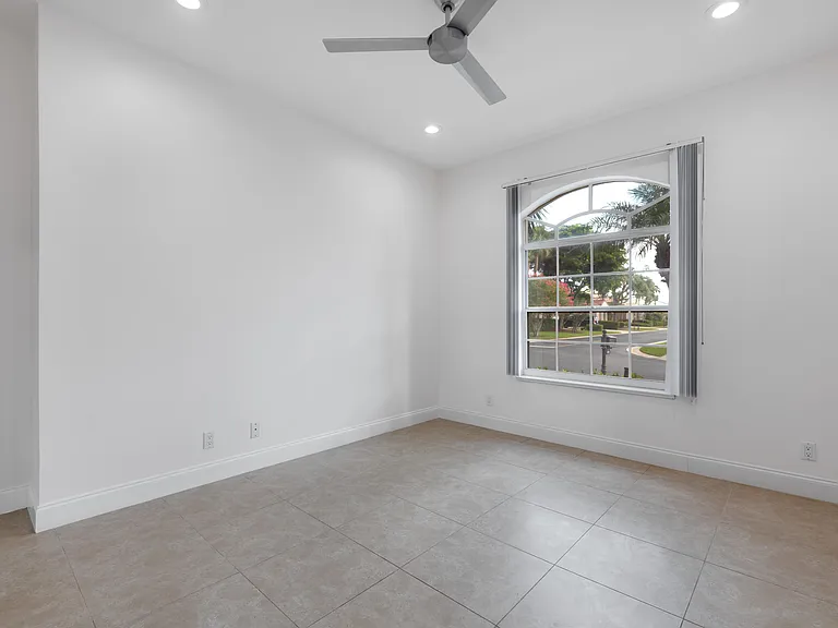 23390 Torre Cir — Photo 24
