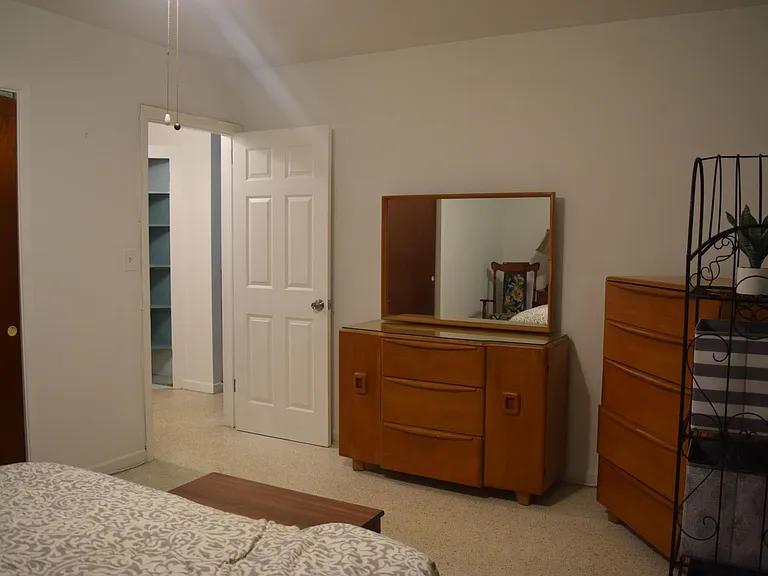 1622 NE Maureen Ct — Photo 13