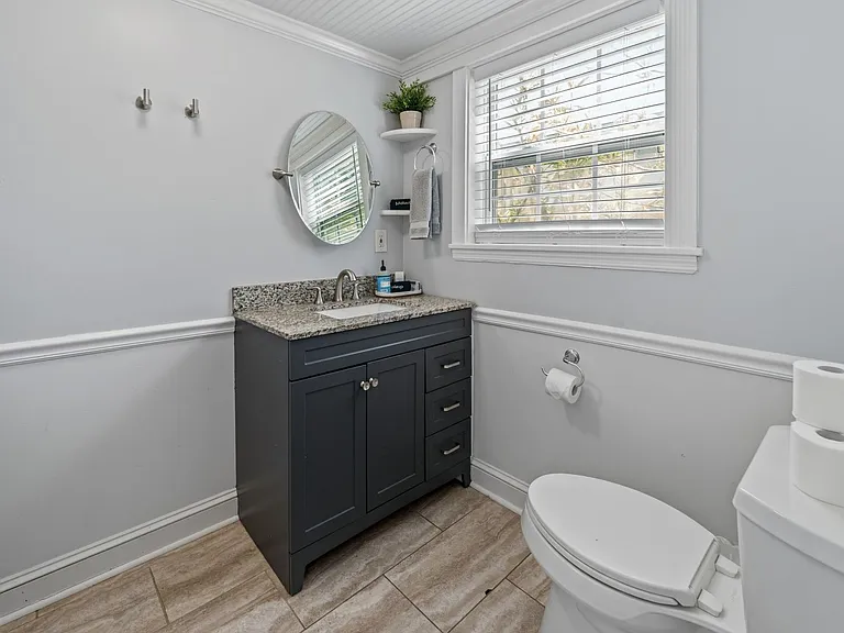 1010 E Victory Dr E #1 — Photo 18