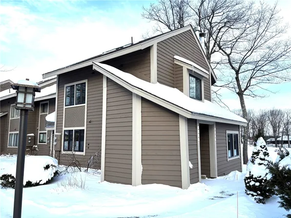 1216 Veech Ln, Hidden Valley, PA 15502