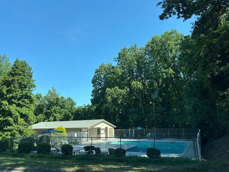 2205 Sunderland Rd — Photo 12