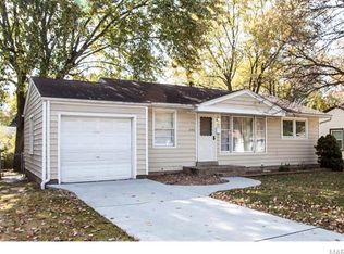 240 Saint Regis Ln, Florissant, MO 63031