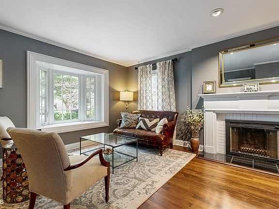 4th image of 406 S Lincoln Ln