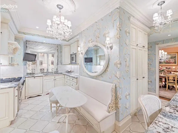 211 Central Park West image 3 of 12