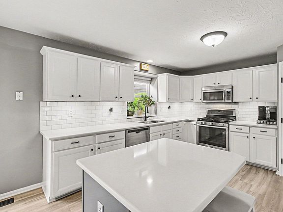 2nd image of 4874 Dartmouth Dr