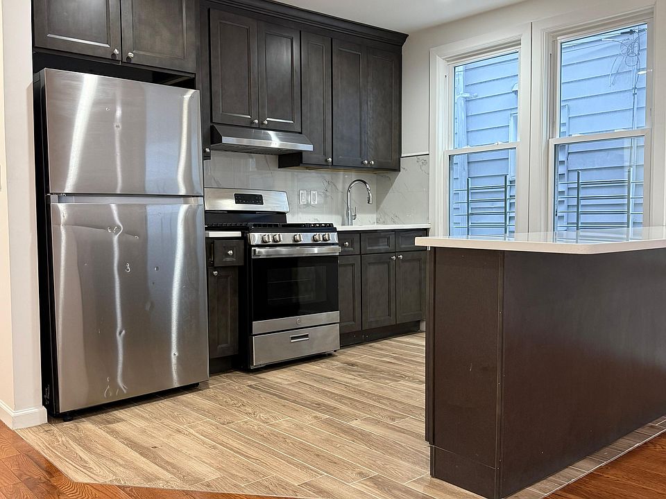 1st image of 376 Hawthorne Ave #1B